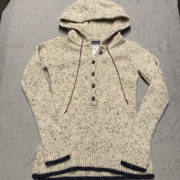 Patagonia Sweaters - Patagonia Cream Hooded Sweater